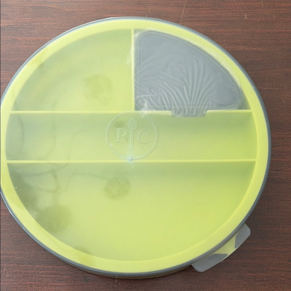 Pampered chef salad Round salad bowl Organizer new